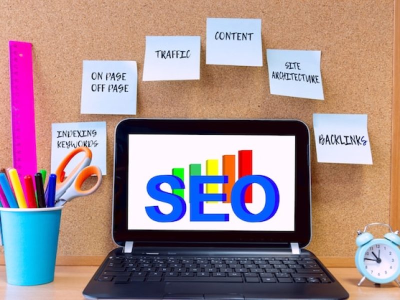 concept-search-engine-optimization-seo-computer-screen-stickers-with-notes-about-seo-concepts_247934-382