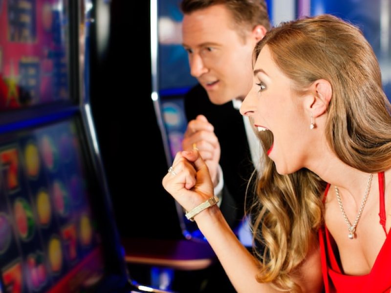 couple-casino_79405-6599