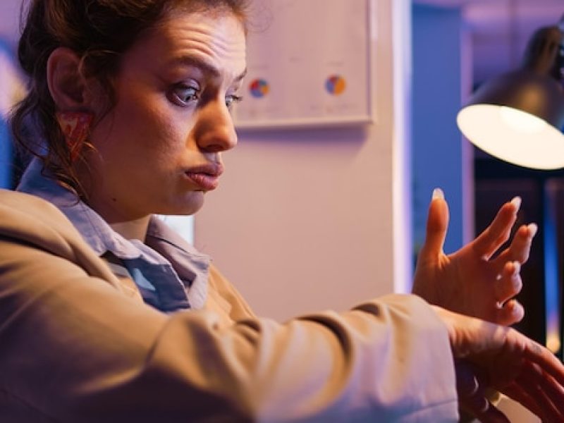 executive-manager-checking-wristwatch-office-looking-time-working-overhours-corporate-development-female-worker-analyzing-financial-diagrams-screen-profit-growth-handheld-shot_482257-63108