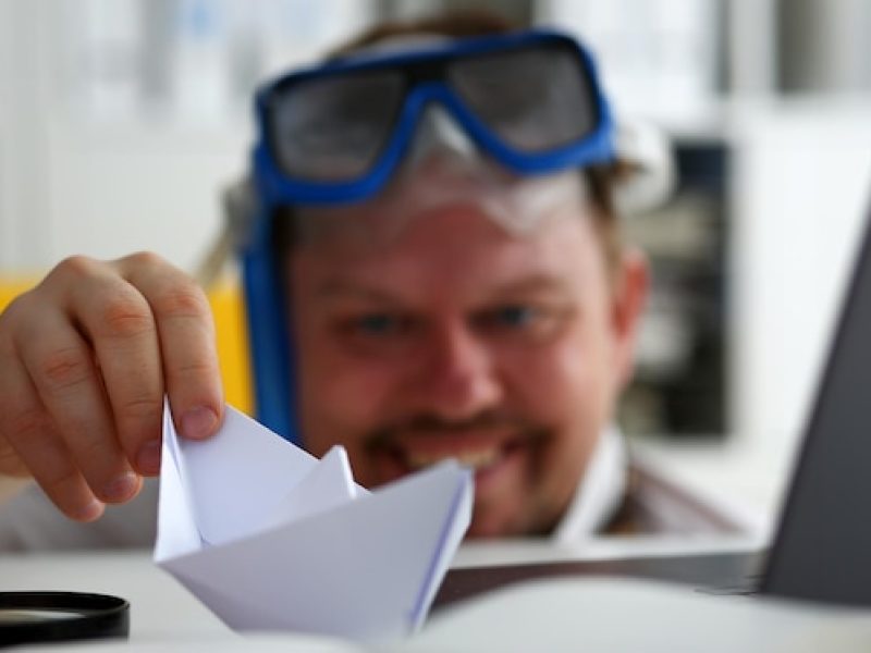 man-wearing-suit-tie-goggles-snorkel_151013-59694