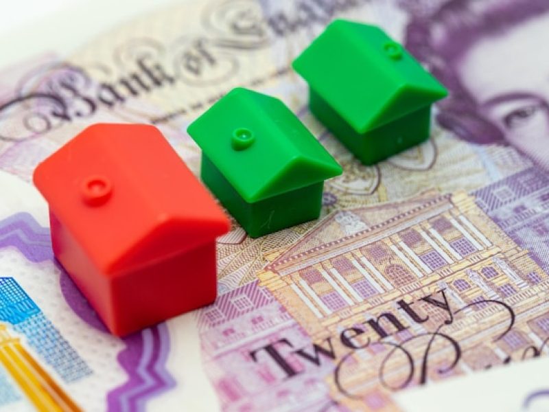 red-green-houses-twenty-pound-note_233859-6793